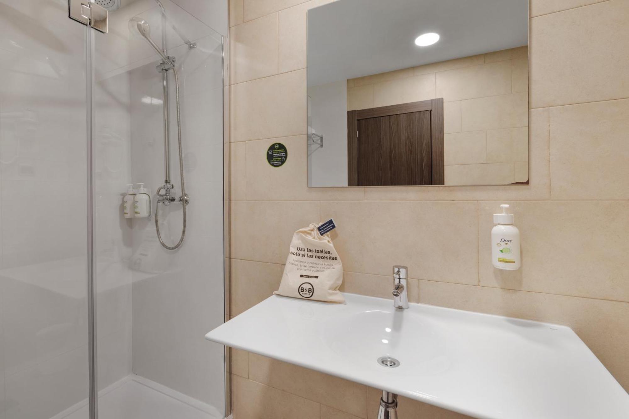 Viella  B&B Hotel Oviedo מראה חיצוני תמונה